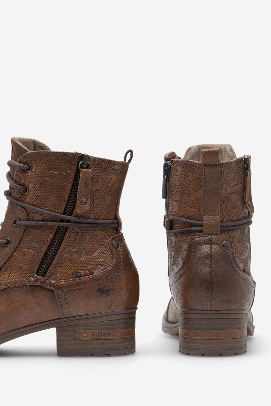 
                Csizma Mustang BARNA - 5905588859055