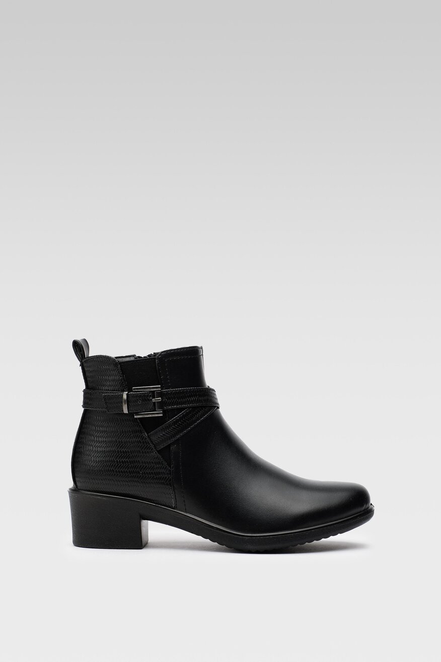 
                Clara Barson - Botki z klamrą - 5904862090108