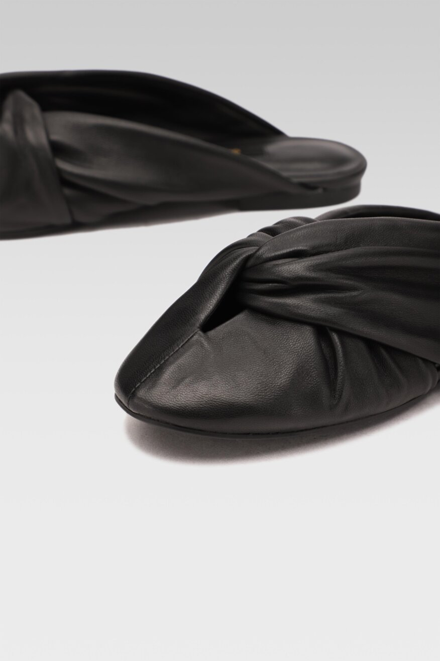 
                Gino Rossi - Skórzane klapki mule - 5903698392981