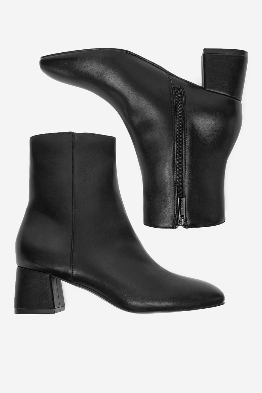 
                Kratke čizme Jenny CRNA - 5906751384497