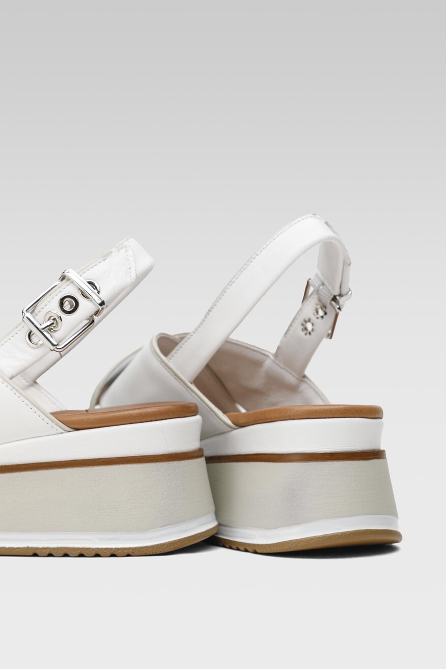 
                Inuovo - Skórzane sandały pastelowe - 5904248750008