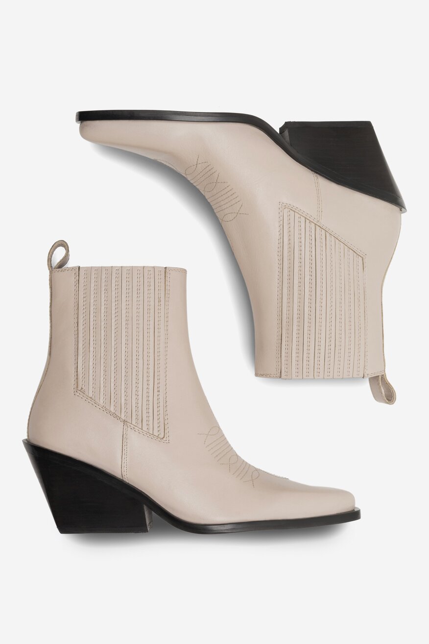 
                Bokacsizma Badura FEHÉR - 5905588003571