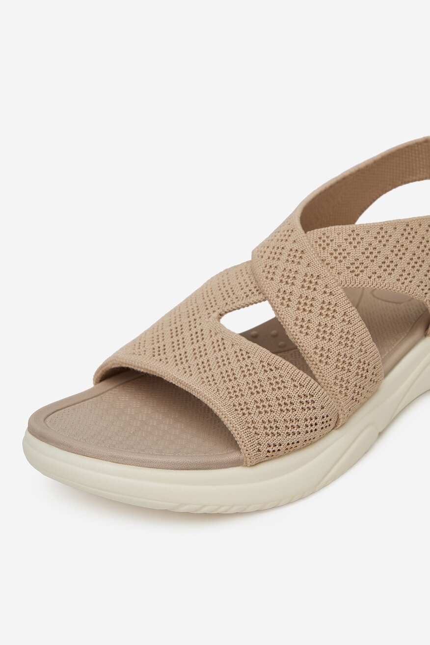 
                Clara Barson - Sandały na koturnie - 5904248320379