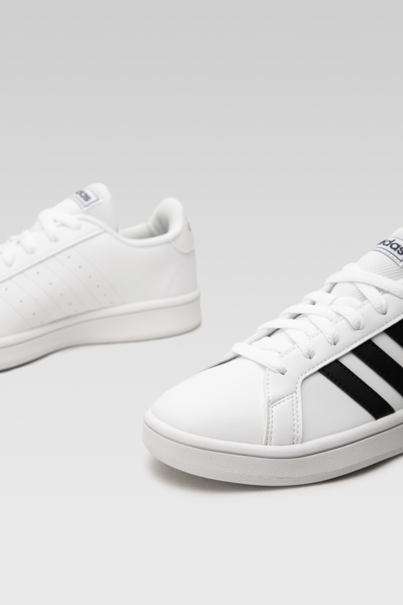 Obuwie sportowe adidas GRAND COURT BASE EE7904 W Biały
