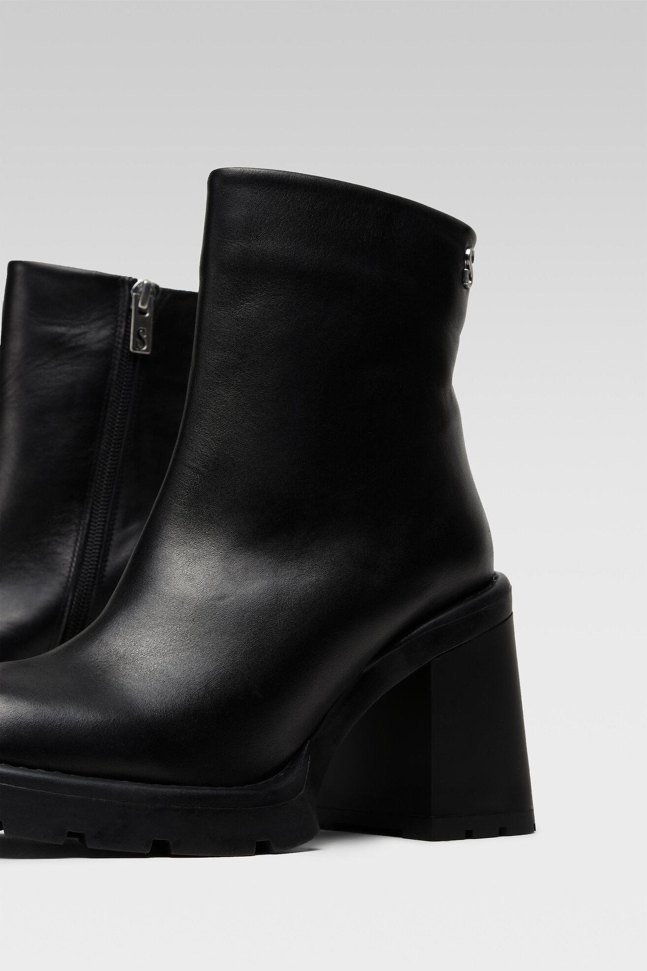 Botki SIMPLE SIMPLE-SL-18-02-000054 301 Czarny