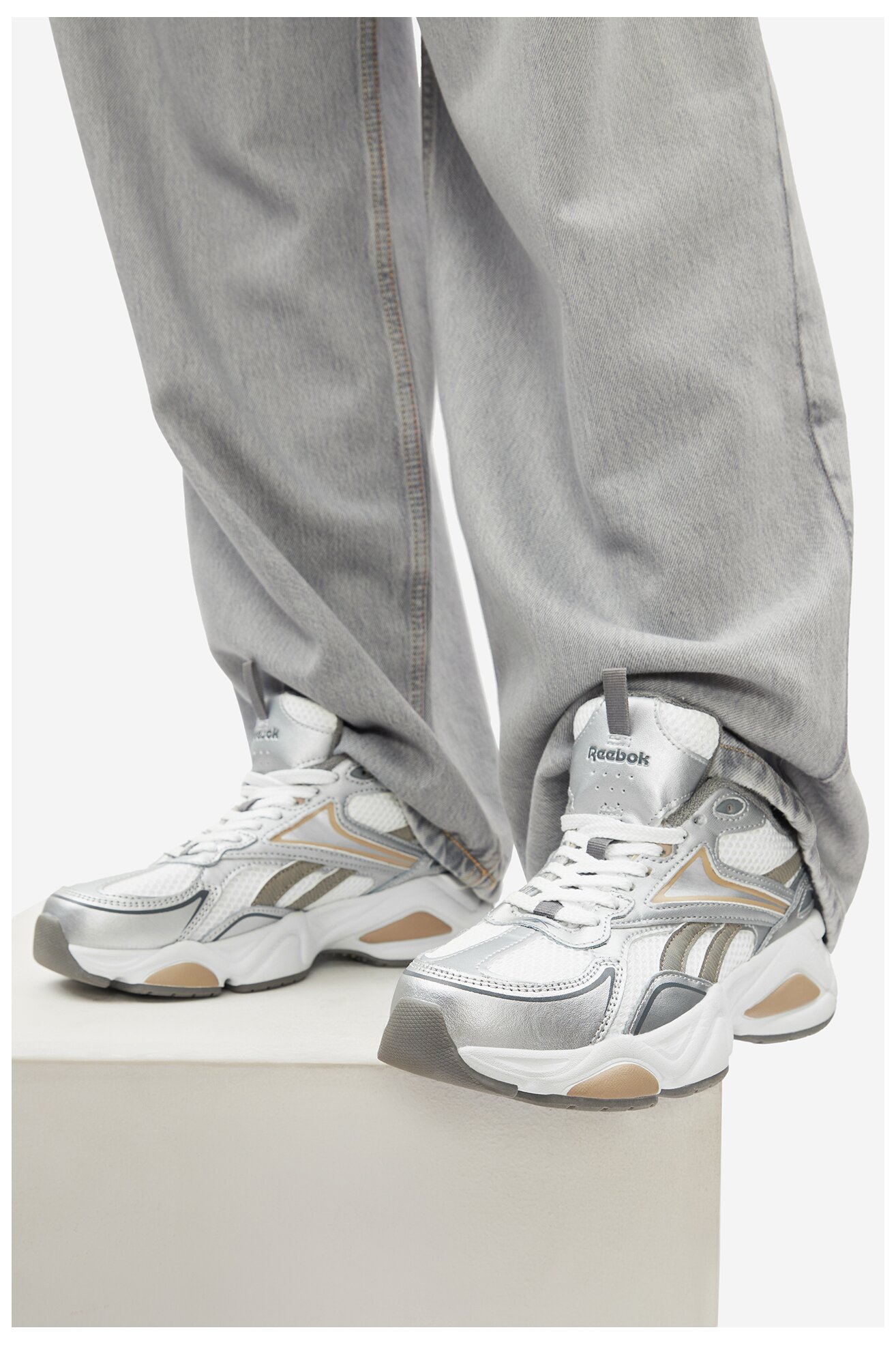 Încălțăminte sport Reebok CHARGE AR30246WSWT GRI