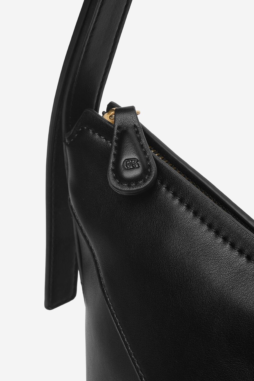 
                Дамска чанта Gino Rossi ЧЕРЕН - 5906751623053