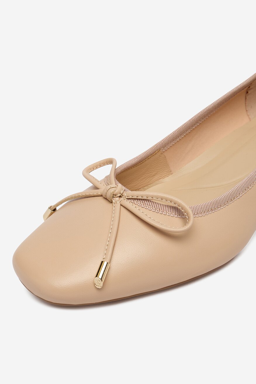 
                Елегантни обувки Gino Rossi БЕЖОВ - 5906751792896