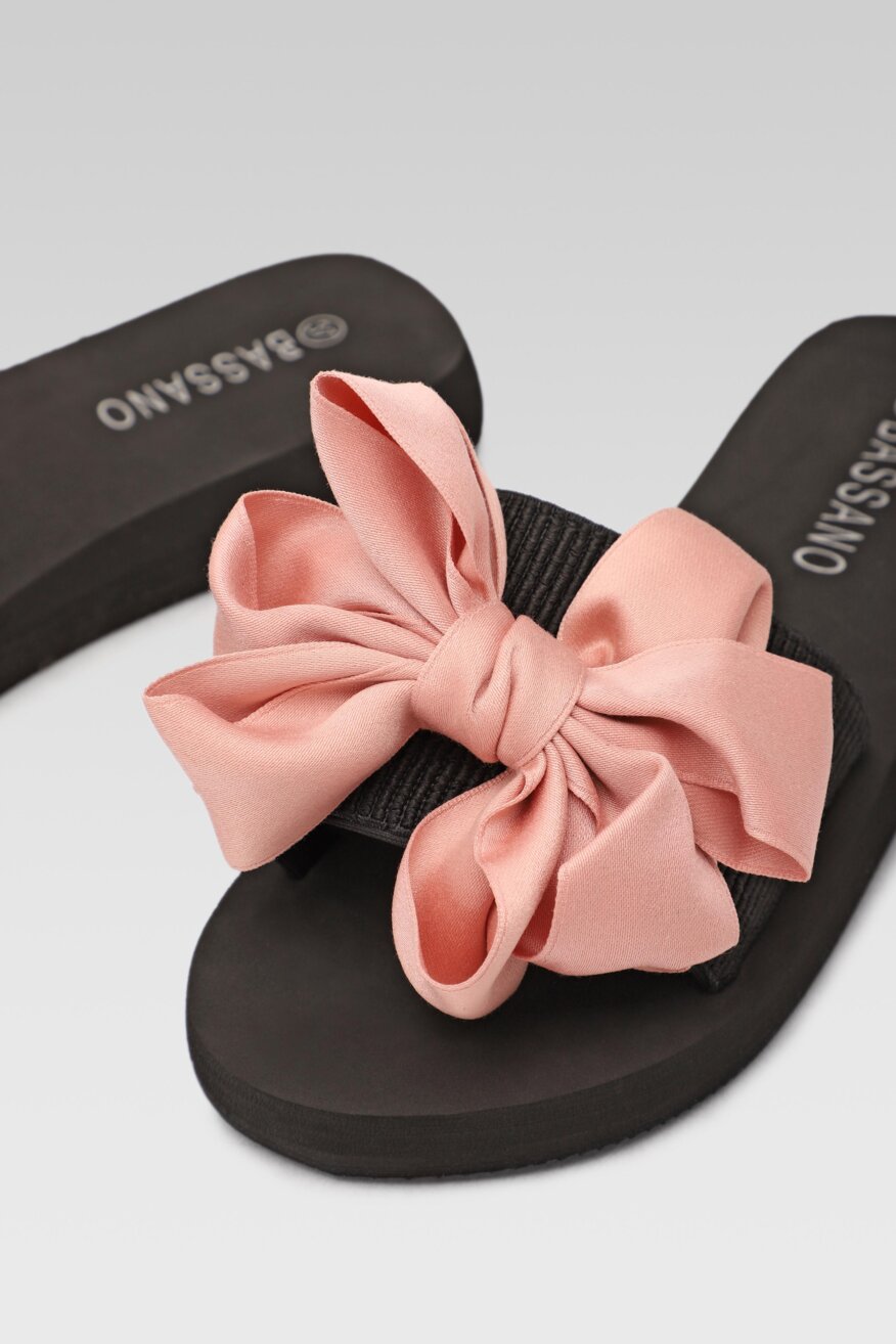 
                Bassano - Klapki z aplikacją różowe - 5903698400228