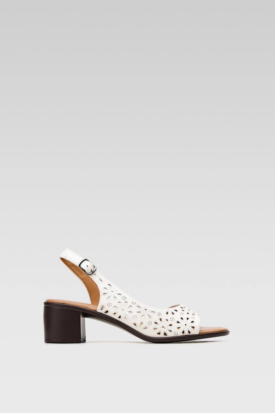 
                Clara Barson - Sandały ażurowe białe - 5904248760267