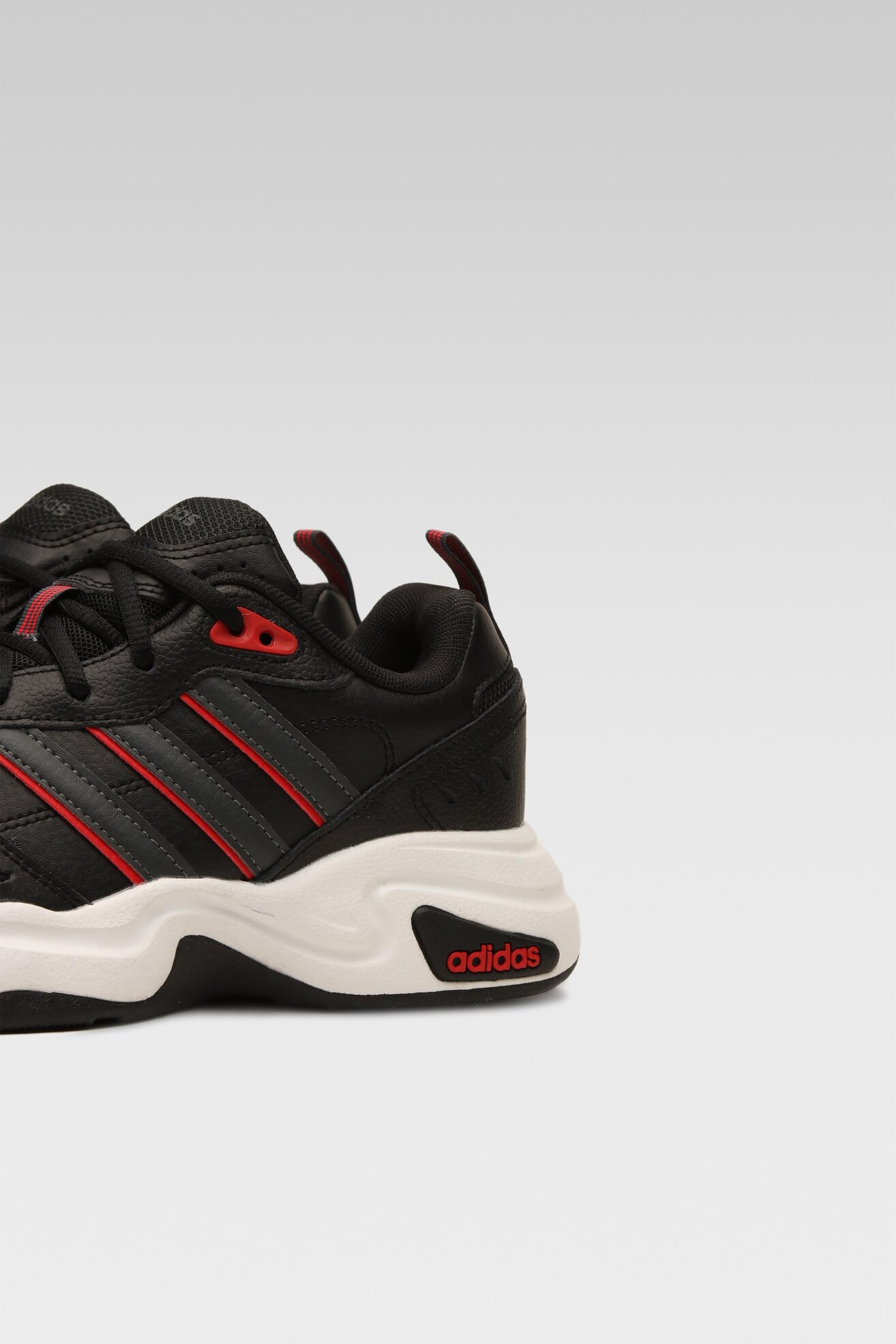 Obuwie sportowe adidas STRUTTER HQ1828 Czarny