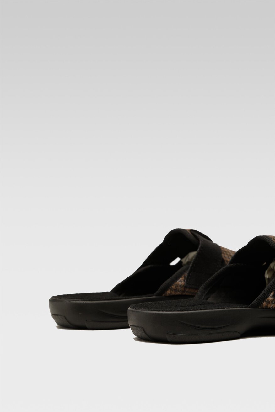 
                Home&Relax - Kapcie z printem brązowe - 5903698864778