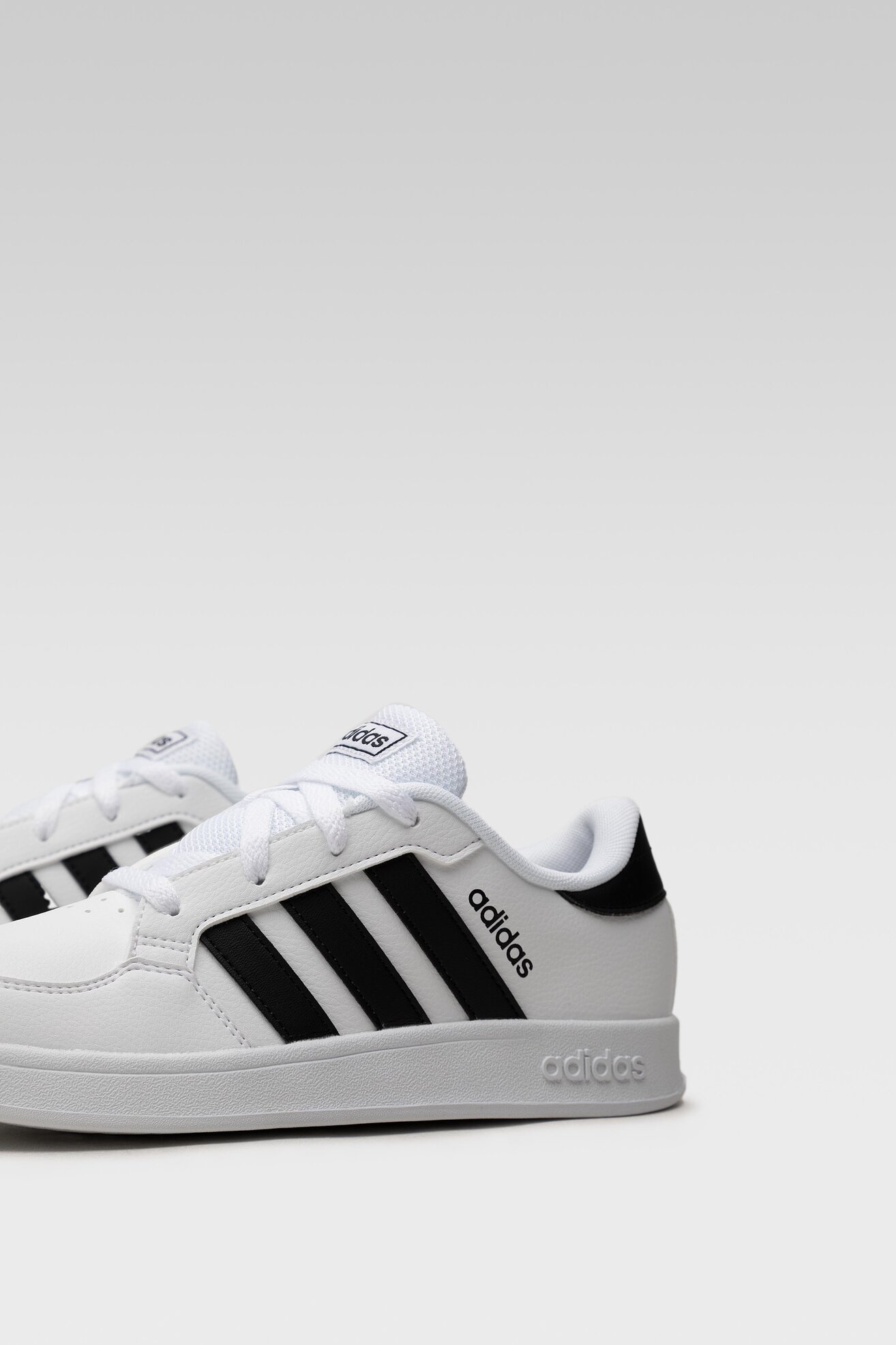 Obuwie sportowe adidas BREAKNET K FY9506 Biały