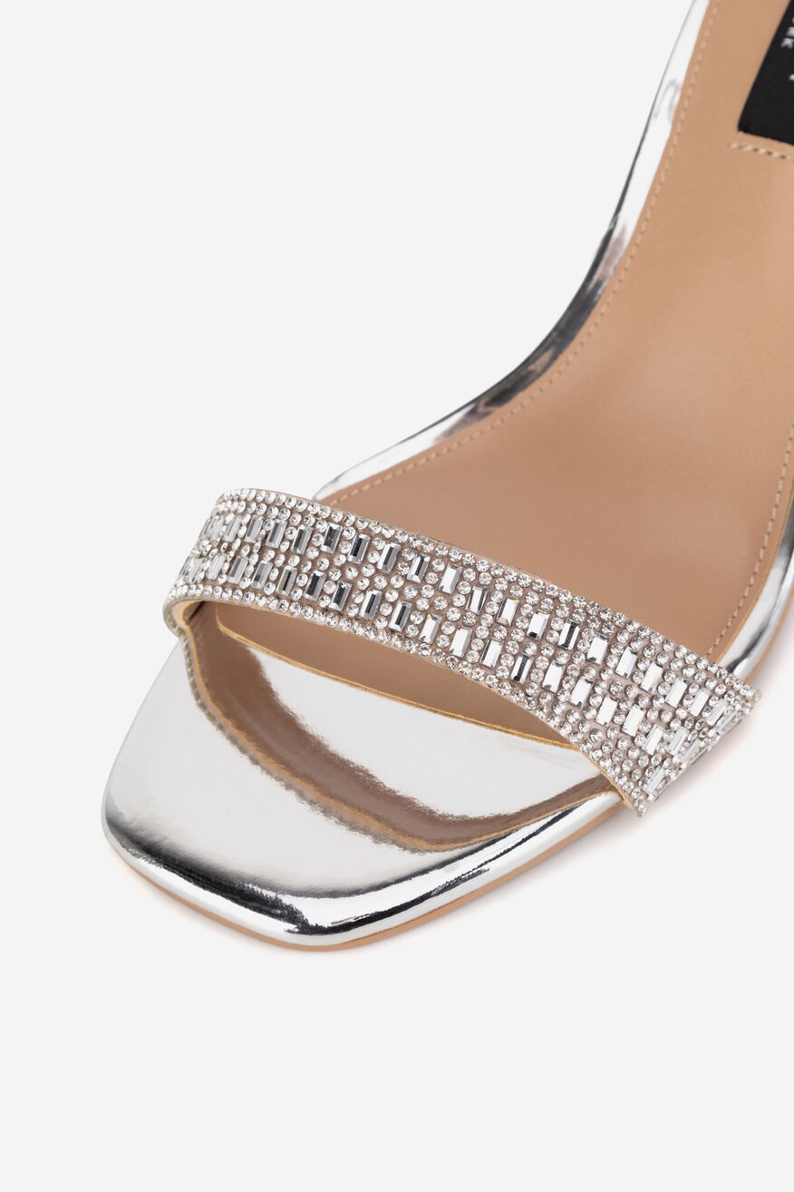 
                NINE WEST - Sandały na słupku - 5905588925347