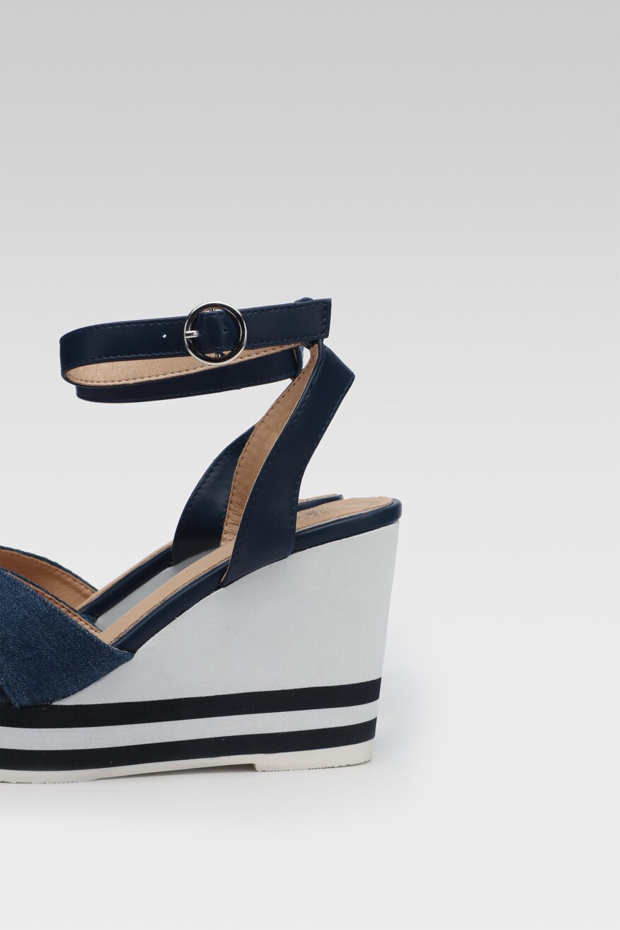 
                Jenny Fairy - Sandały na koturnie z platformą jeansowe - 5903698644196