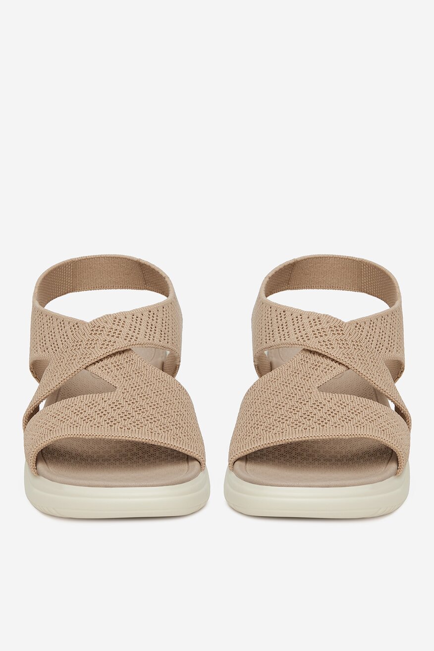 
                Clara Barson - Sandały na koturnie - 5904248320379