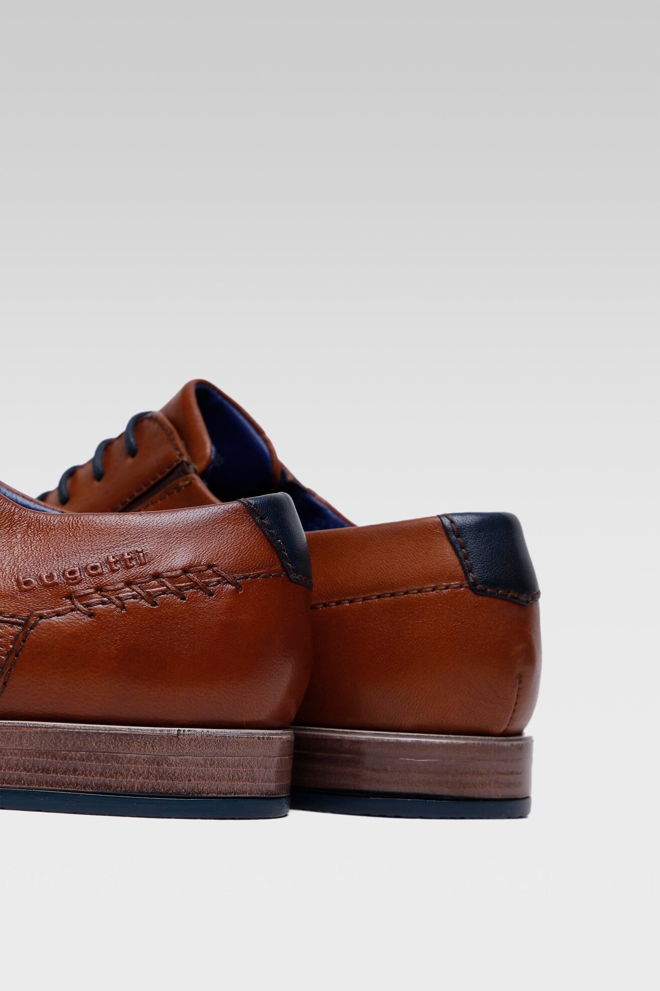 Półbuty Bugatti 313-A3S02-4000-6300 Brązowy