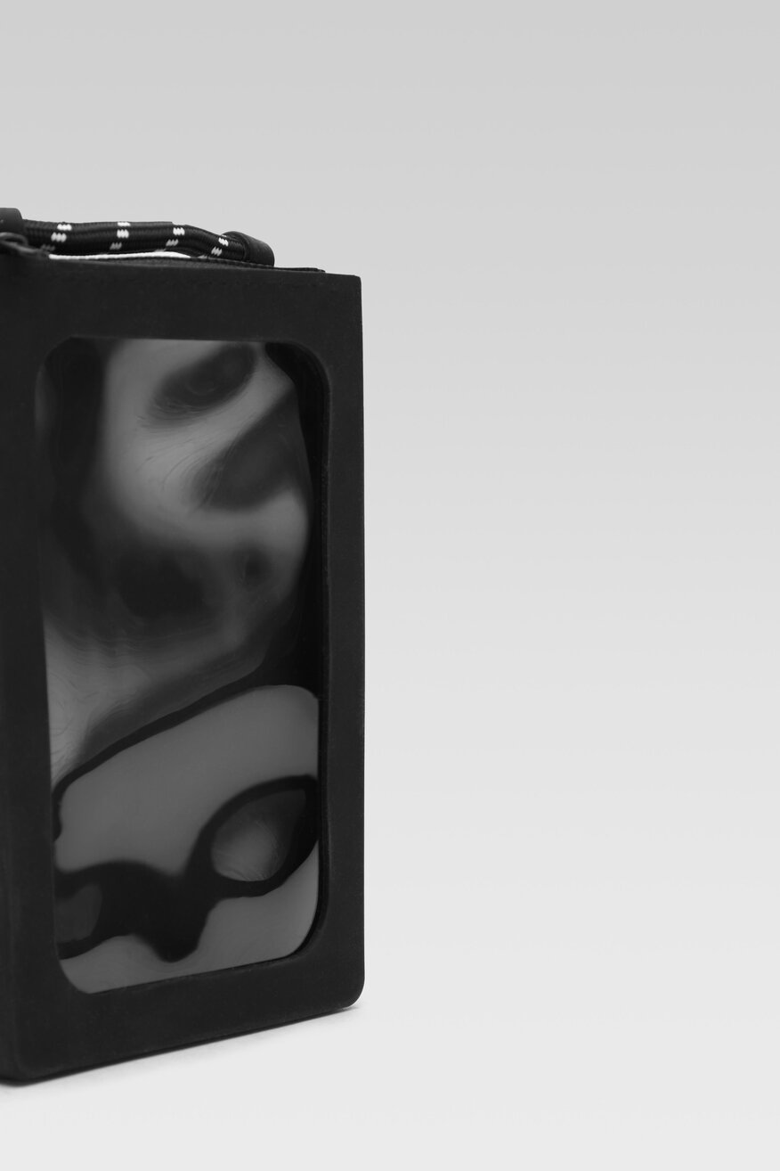 
                ACCCESSORIES - Etui na telefon czarne - 5903698817521