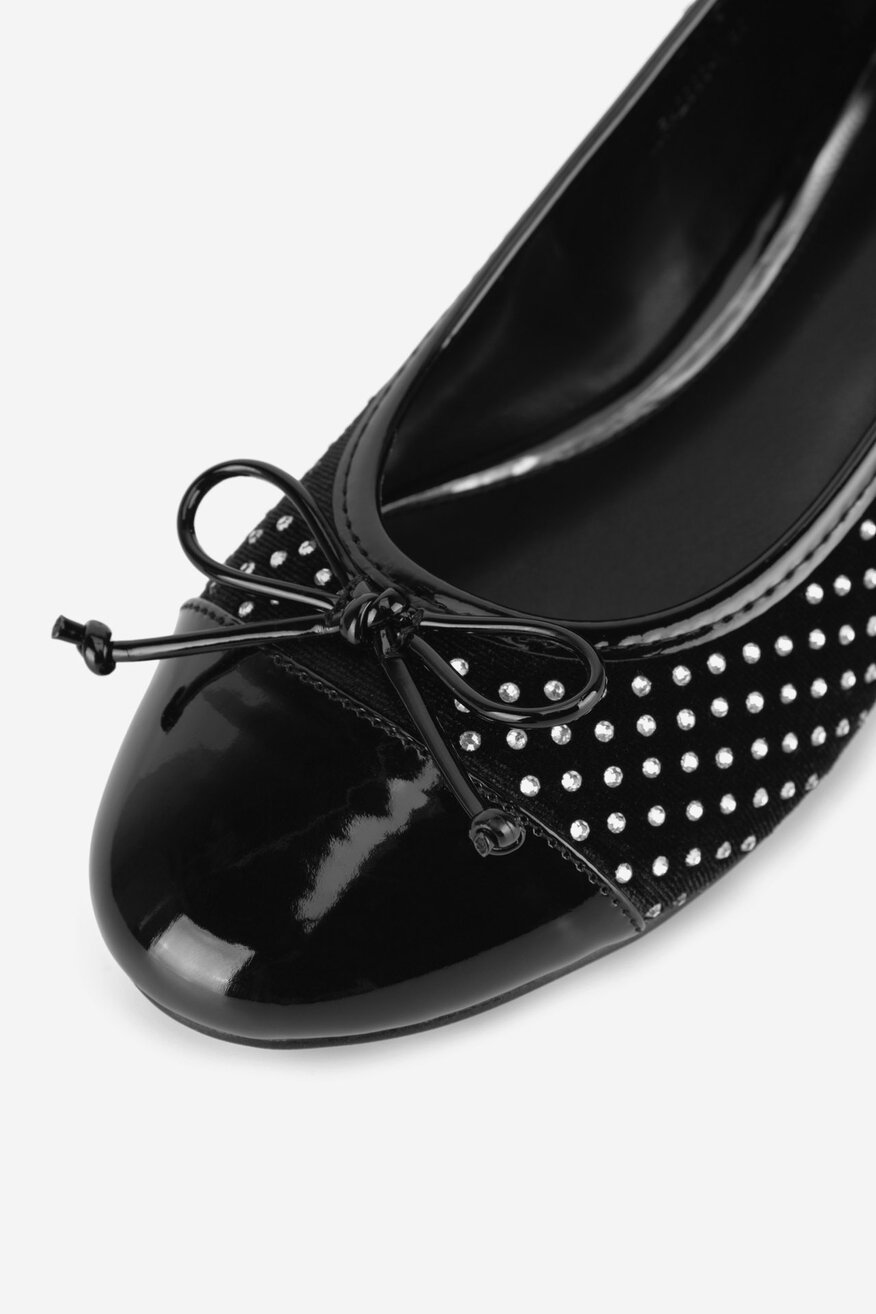 
                Körömcipő NINE WEST FEKETE - 5905588889663