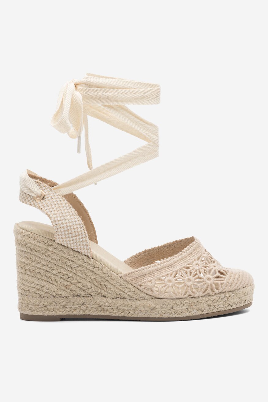 
                DeeZee - Espadryle na koturnie - 5904862778655