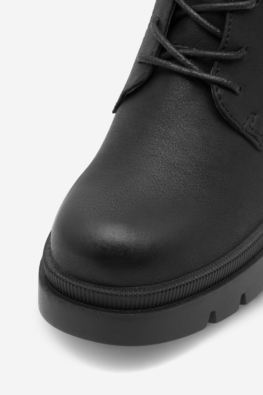 
                Clara Barson - Trzewiki na słupku - 5905588022589