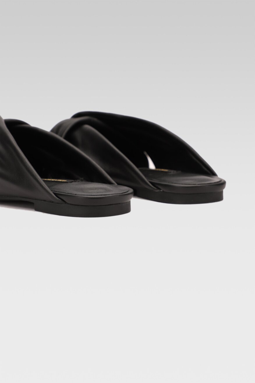 
                Gino Rossi - Skórzane klapki mule - 5903698392981