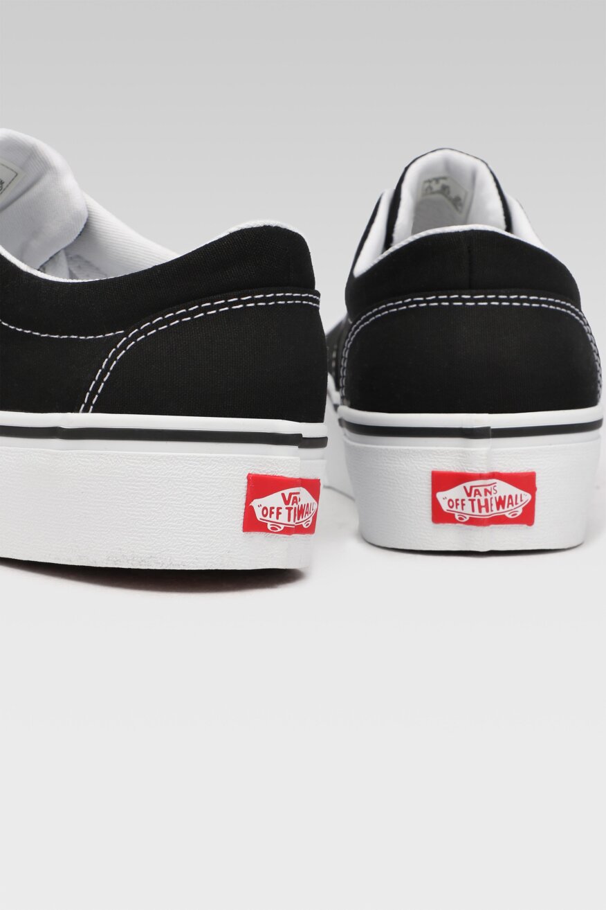 
                Vans - Trampki czarne sznurowane - 5903698701172