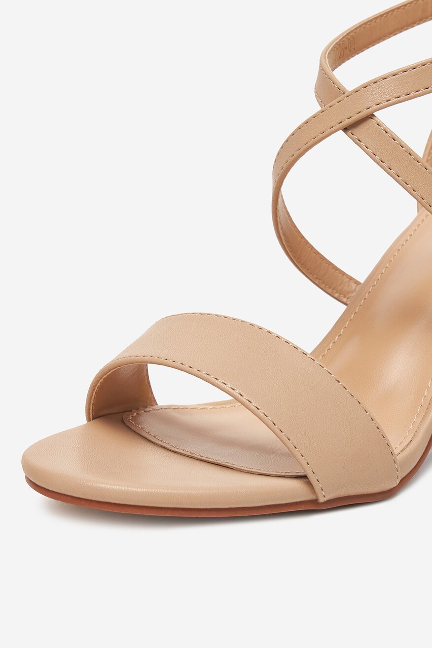 
                DeeZee - Sandały na słupku - 5904410875089