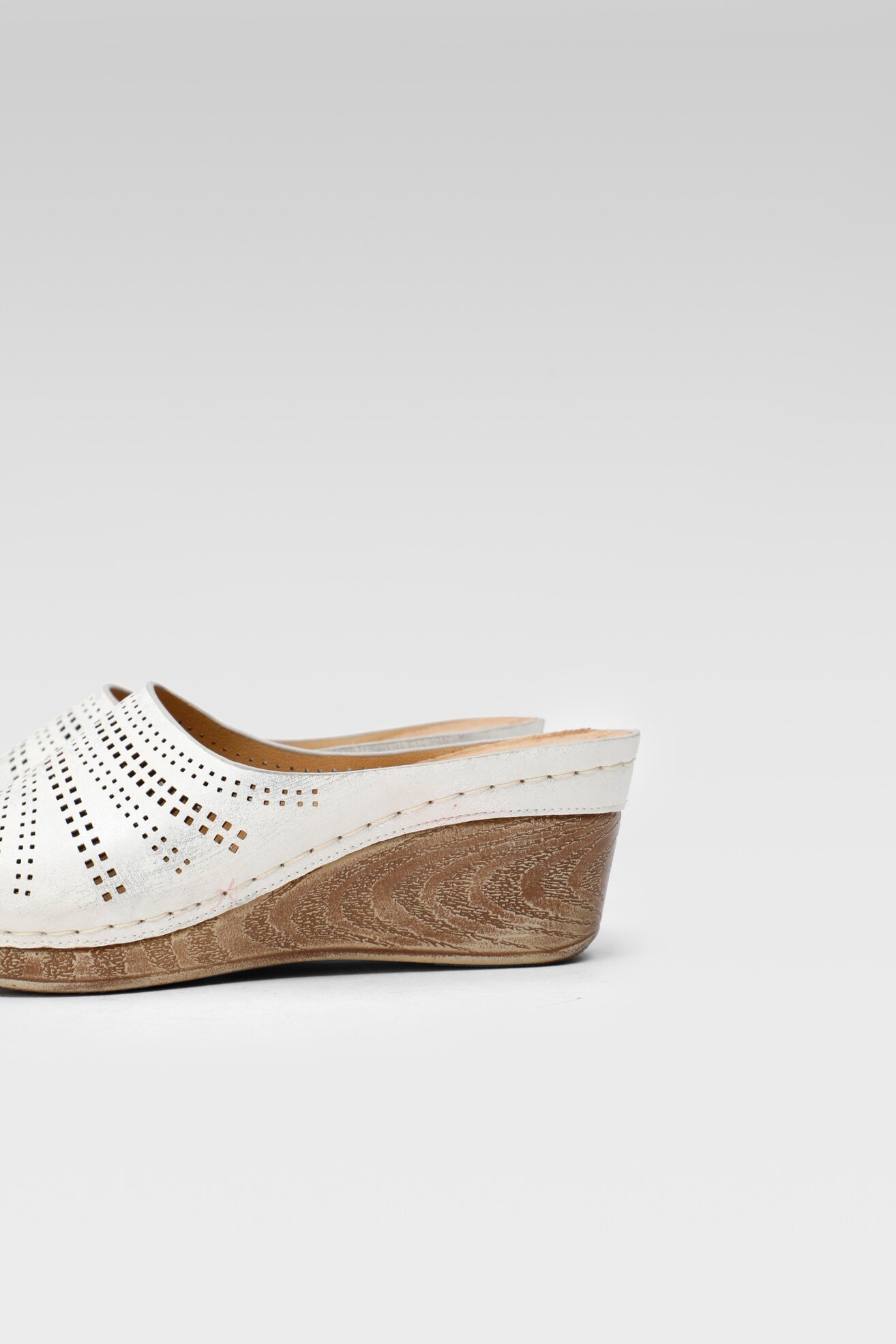 Klapki Clara Barson IDA WSS20874-01 Biały