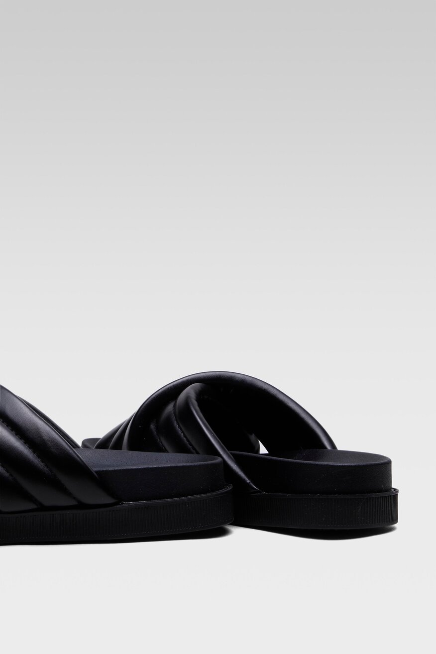 
                Jenny Fairy - Klapki czarne - 5904248681517