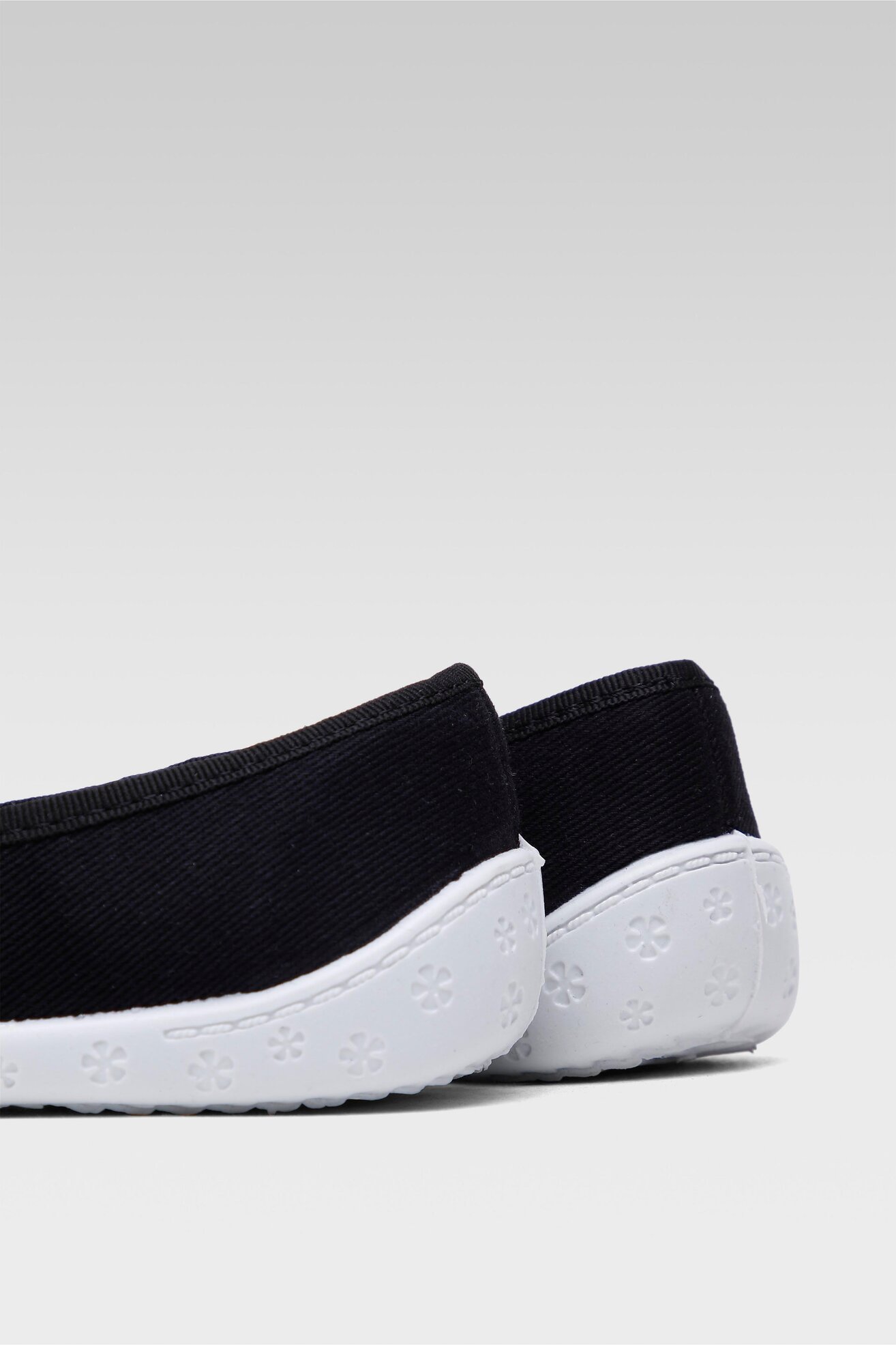 Kapcie MB 4R1/50-28POIR Czarny