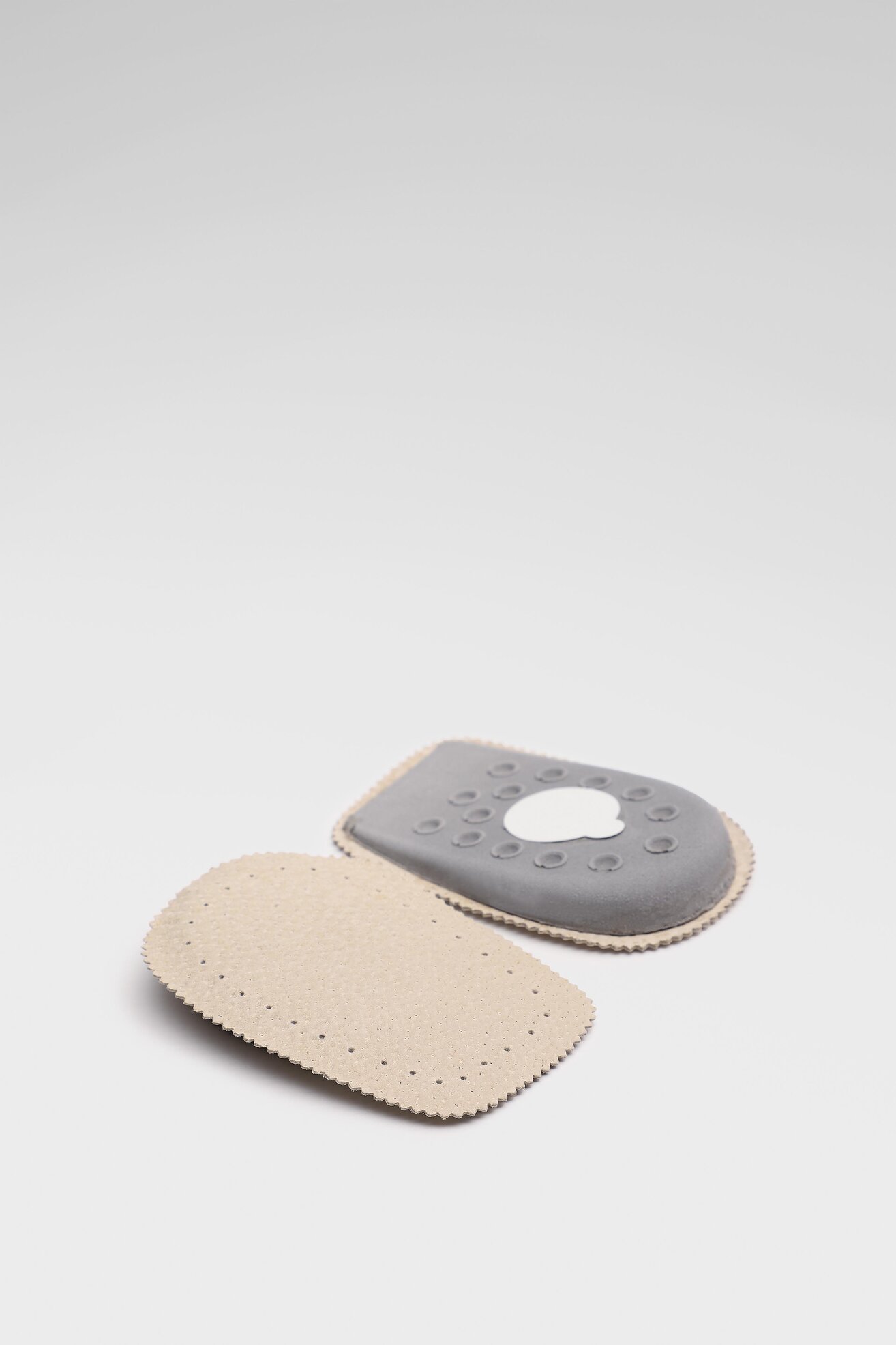 Стелки Coccine COCCINE HEEL PAD LATEX-LEATHER PODPIĘTKA NR S (1) AZ beżowy БЕЖОВ