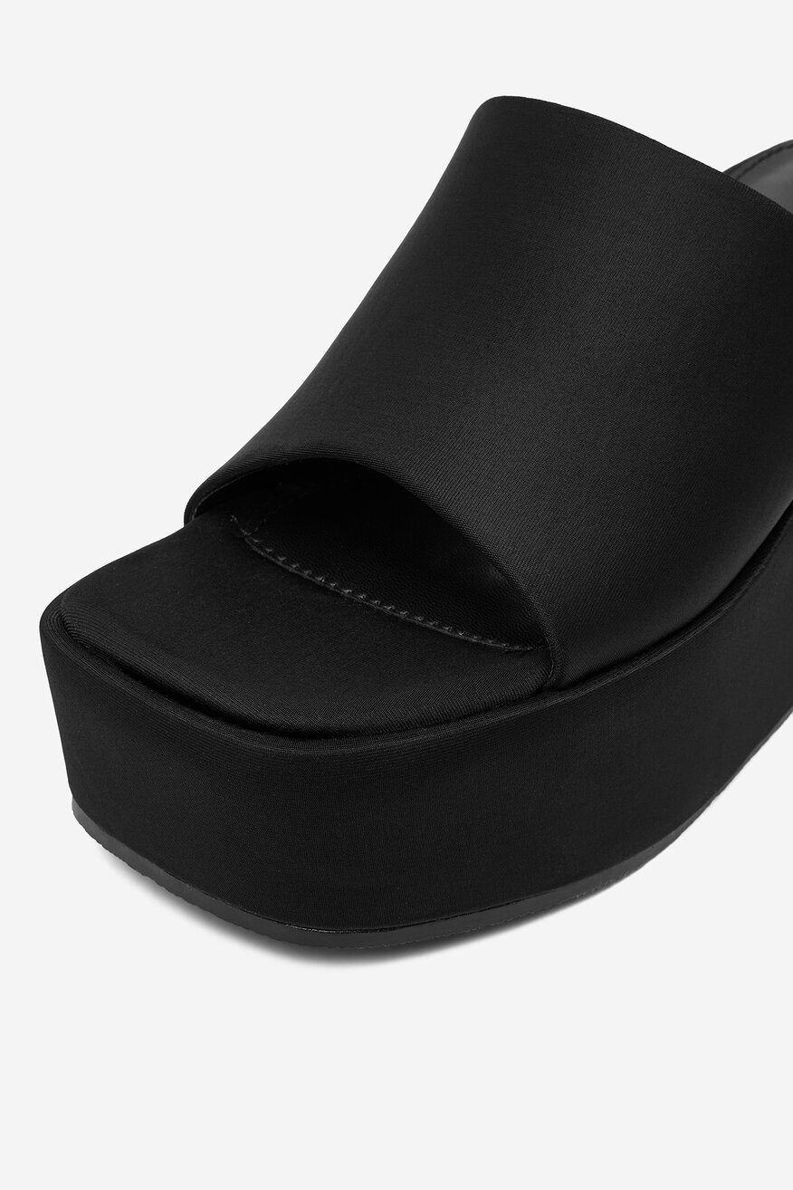 
                Джапанки DeeZee ЧЕРЕН - 5906751914250