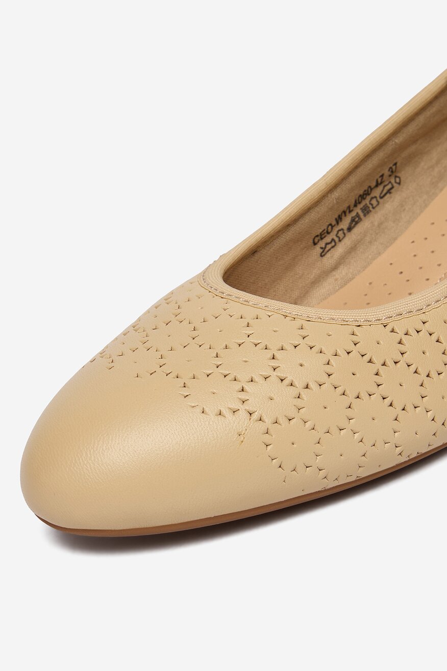 
                Елегантни обувки Lasocki БЕЖОВ - 5906751799642