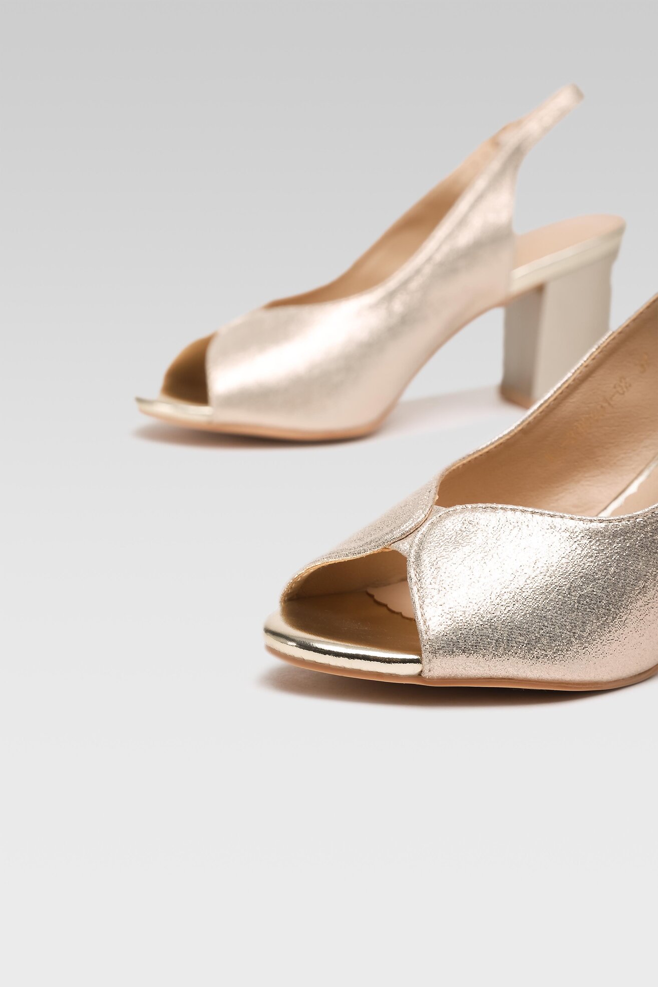 Сандали Clara Barson ACANNA KL-230801-02 ЗЛАТИСТ