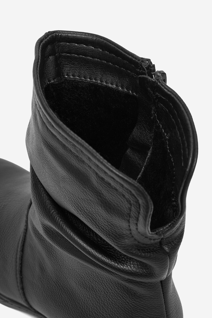 
                Kratke čizme Clara Barson CRNA - 5906751429112