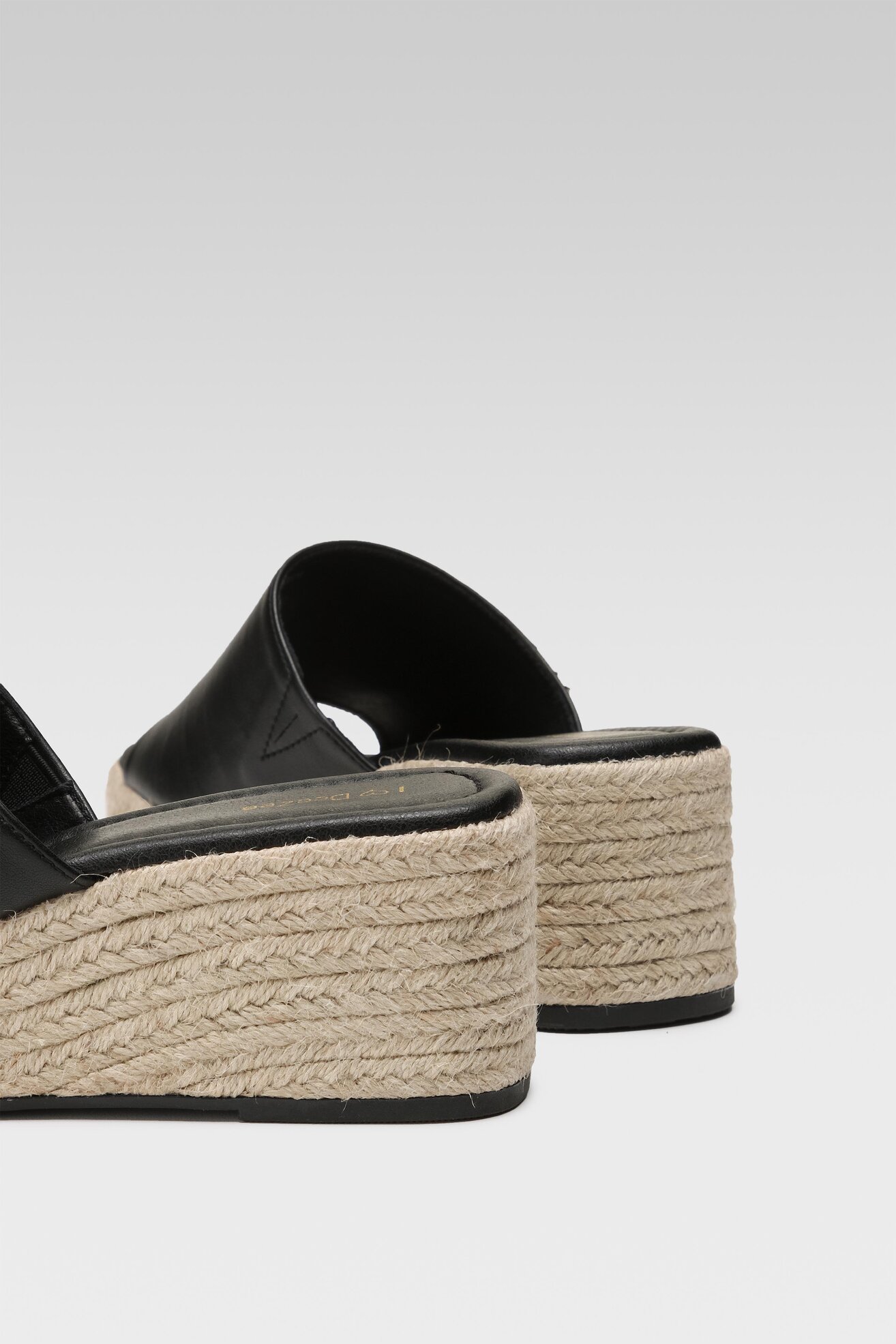 Шльопанець DeeZee BESSY HRT220719 ЧОРНИЙ