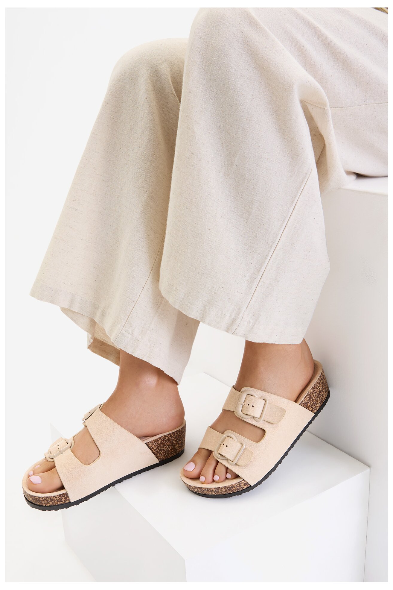 Klapki Jenny CEO-WYL1910-3 Beżowy