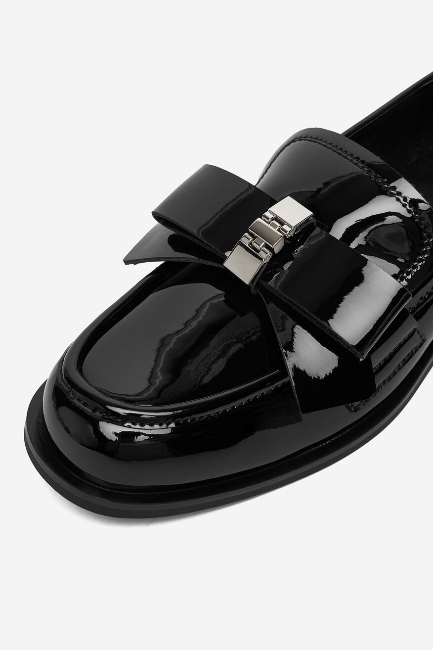 
                Félcipő Gino Rossi FEKETE - 5906751462034