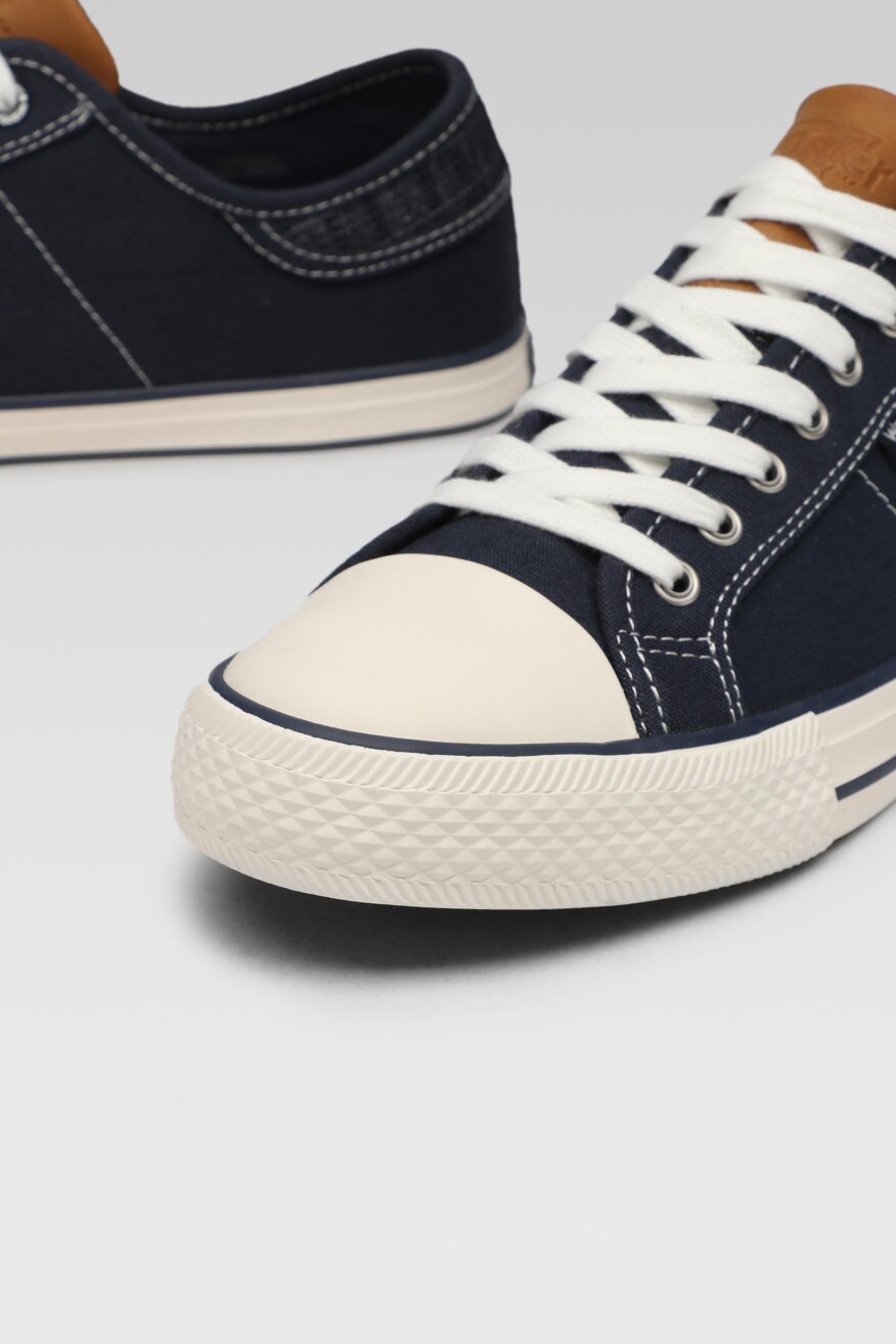 
                Wrangler - Trampki granatowe sznurowane - 5903698388687