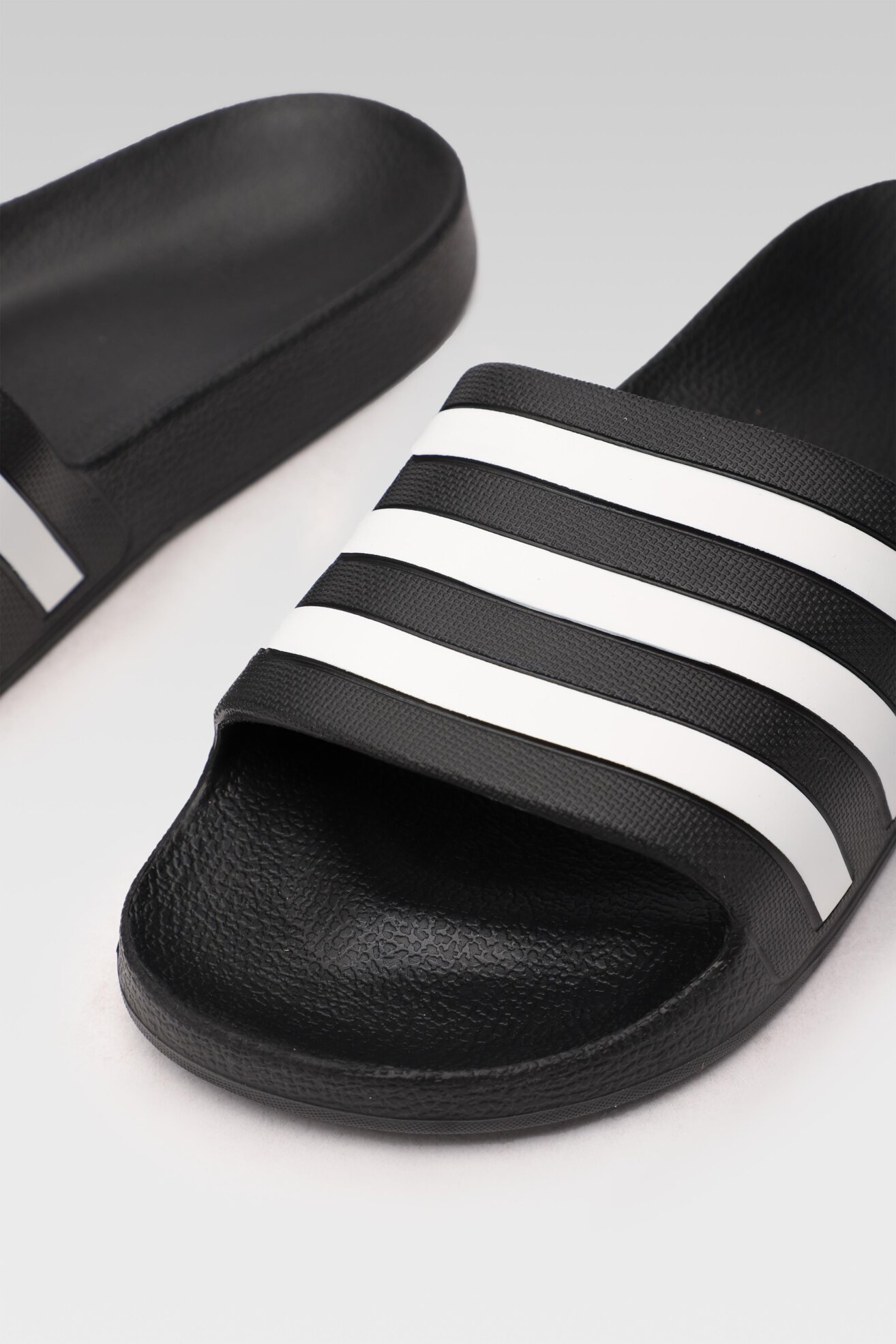 Klapki basenowe adidas ADILETTE AQUA F35543 Czarny