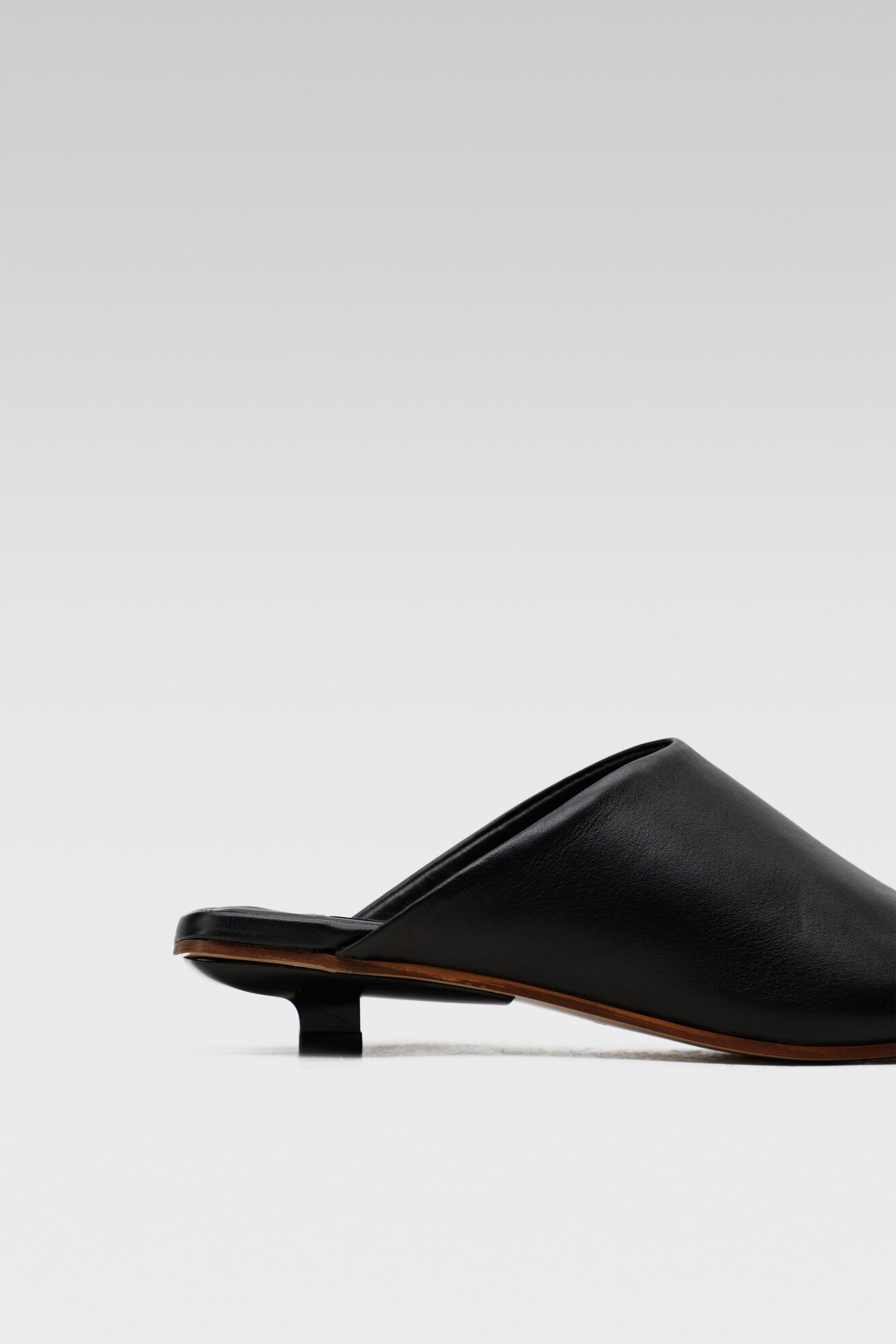 Klapki Gino Rossi 17120 Czarny