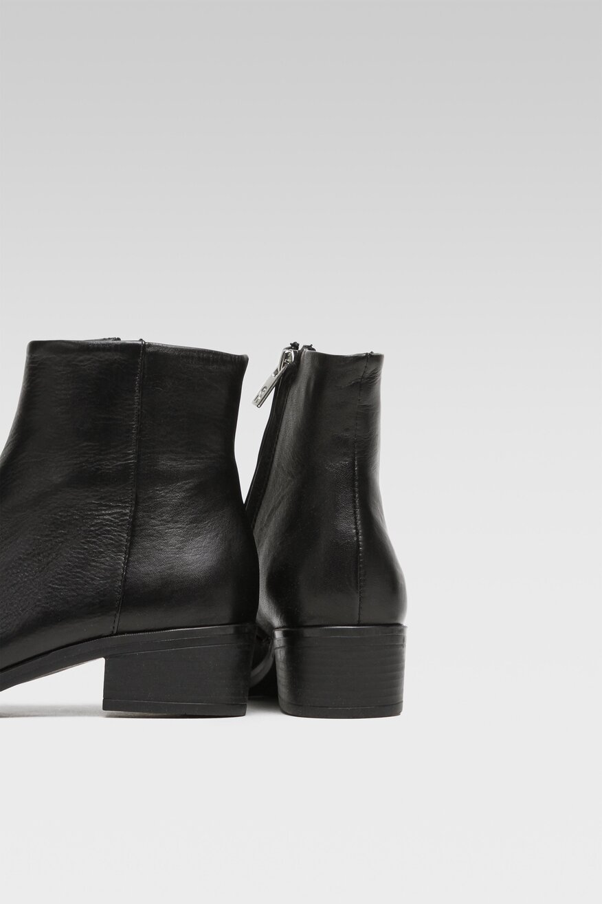 
                SIMPLE - Botki czarne - 5903220807921