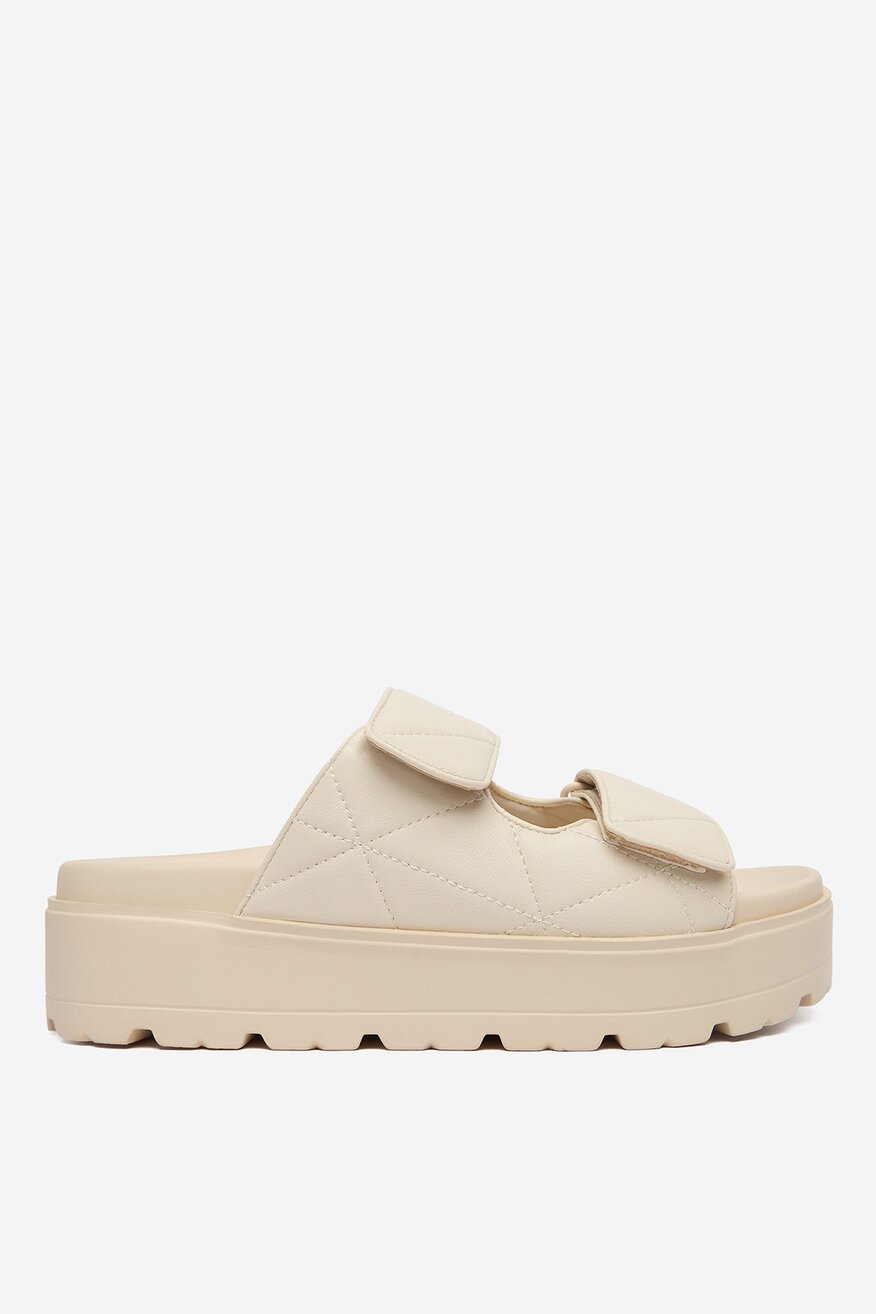 
                DeeZee - Klapki - 5906751779187