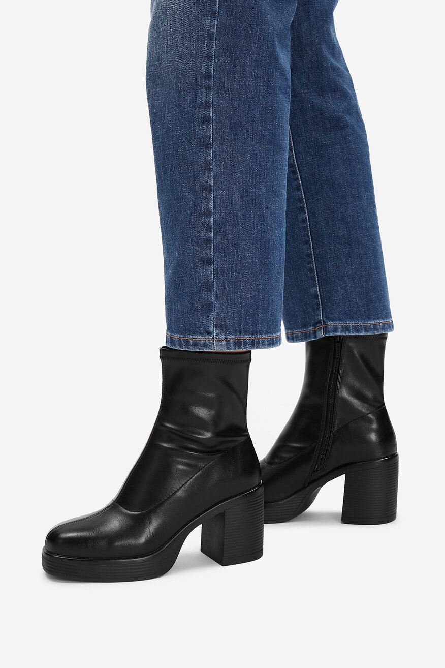 
                Kotníková obuv Jenny ČERNÁ - 5906751332825