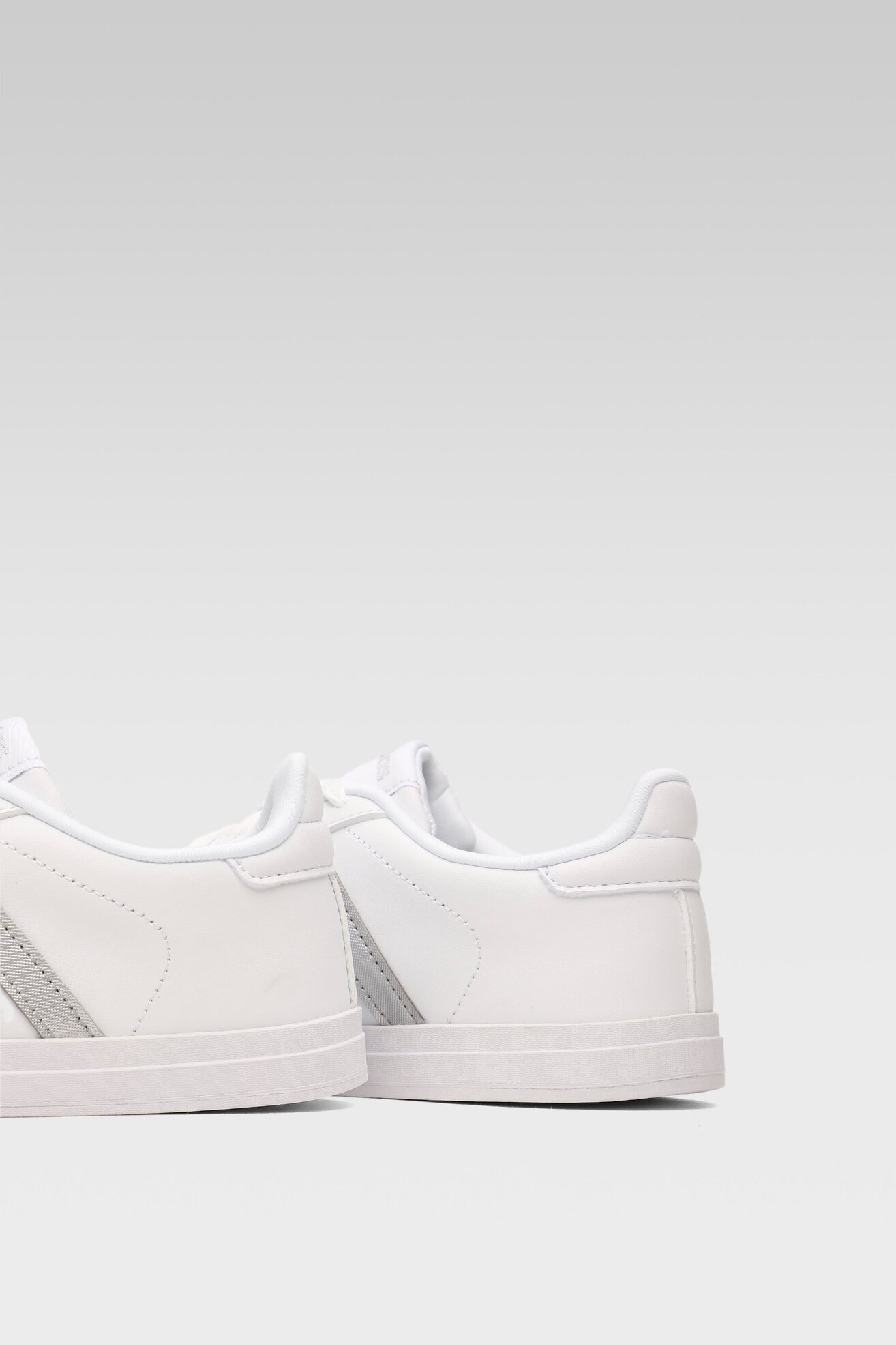 Obuwie sportowe adidas COURTPOINT FY8407 Biały