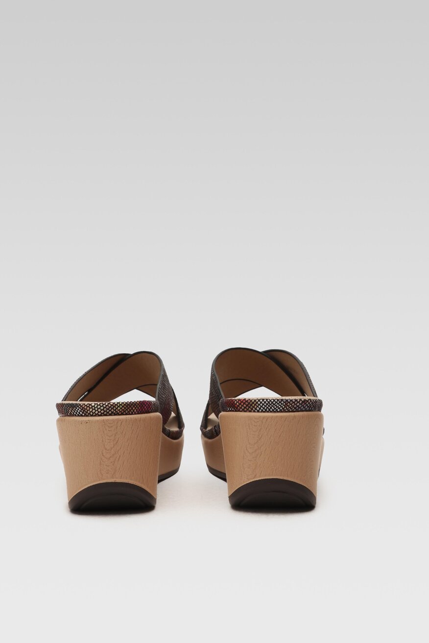 
                Clara Barson - Klapki na koturnie - 5904248679330