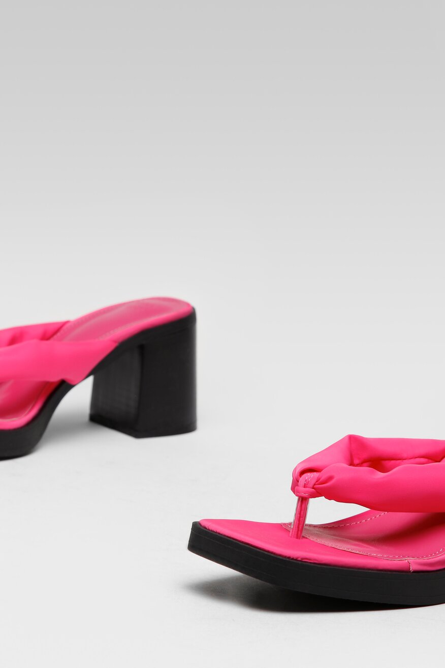 
                Jenny Fairy - Klapki na obcasie japonki - 5904248805999