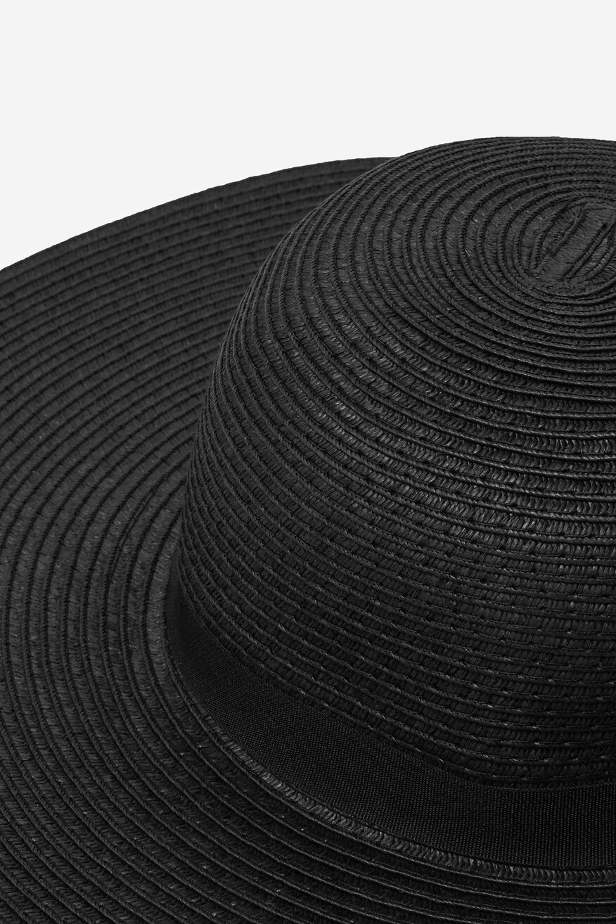 
                Дамска шапка DeeZee ЧЕРЕН - 5906751099414