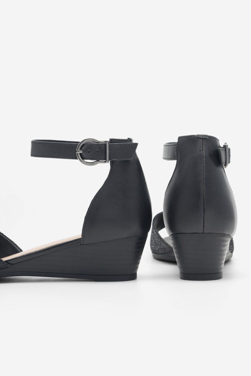 
                Sarah Karen - Skórzane sandały czarne - 5904862893662